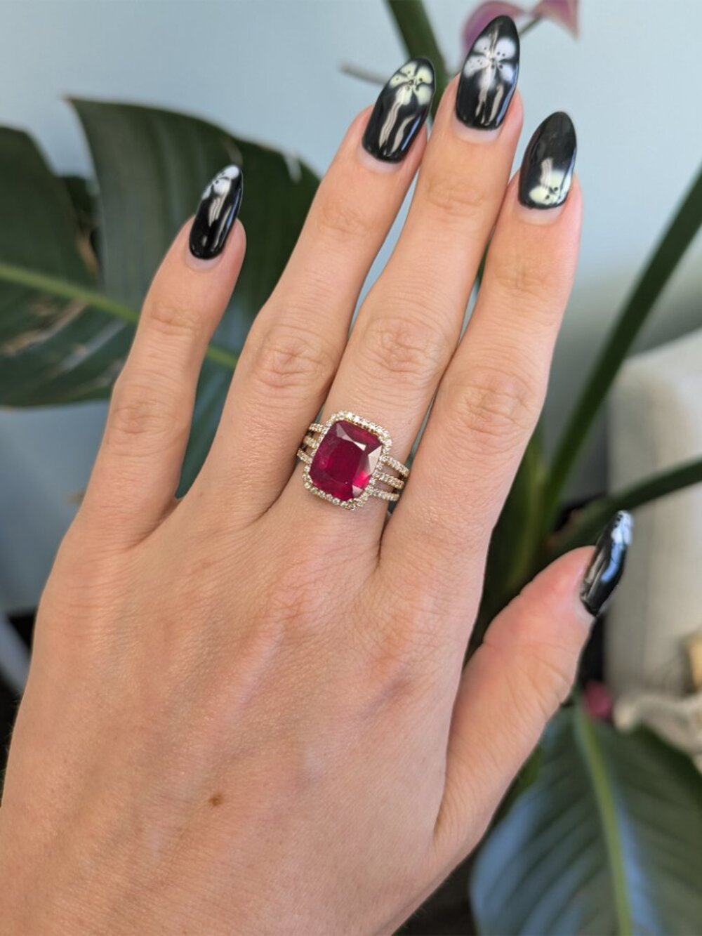 7.6Ct Madagascar Ruby Ring with Earth-Mined Diamond Accents: Solid 14K Gold - Picture 2 of 9